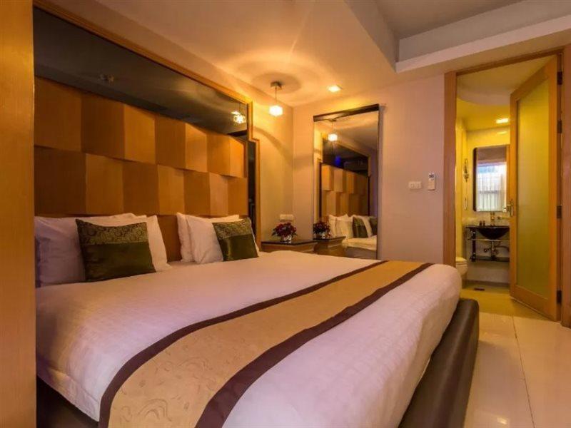 Upar Hotels Sukhumvit 11 Nana Bangkok Bagian luar foto